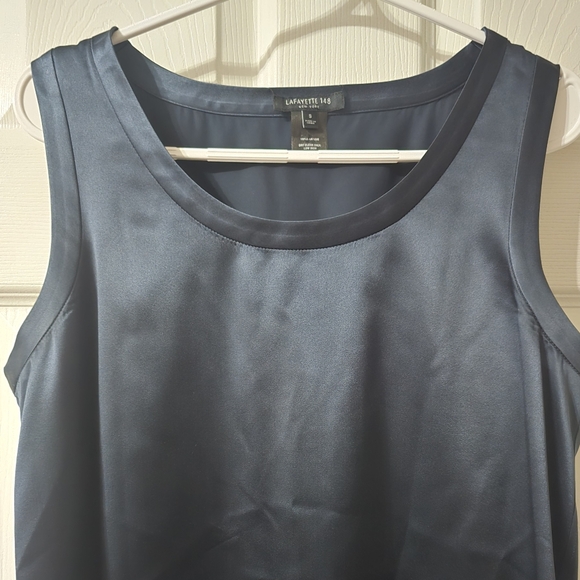 Lafayette 148 Perla Luxe Reversible Silk Charmeuse Shell in Navy Blue, EUC! - Picture 4 of 9